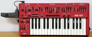 M★ジャンク品★電子楽器 『アナログシンセサイザー MS-101 レッド』 behringer/ベリンガー 電源アダプター・クイックガイドのみ付属