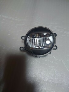 LEDフォグランプ　トヨタ純正 右側　運転席側　81210-48051 　ヴォクシー.ノア.エスクァイア80系 　アルファード.ヴェルファイア30系