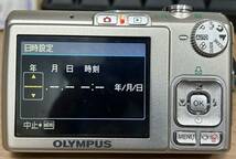 【D1927SS】OLYMPUS CAMEDIA FE-280 通電確認済 現状品 オリンパス キャメディア バッテリー充電器付 箱付 デジタルカメラ デジカメ_画像3