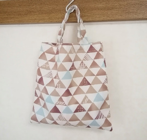 【SALE】ハンドメイド♪【普段使いに】小さいエコバッグ 　三角幾何柄/水彩タッチ 〈26×26〉※一枚仕立て