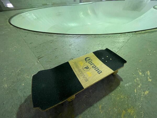 スケボークルーザー　skate board コロナビール