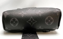 1* 美品！ 保護フィルム付き！ Louis Vuitton ルイヴィトン タイガラマ ブラック アウトドア スリングバッグ M30741 ボディ ショルダー 黒_画像4