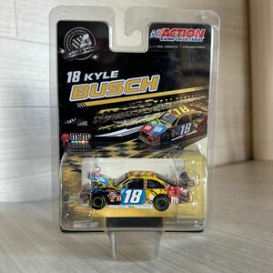 【A0240-20】未開封中古品『Nascar 1/64 Kyle Busch ♯18 M&M's 2009 Camry Action』 モデルミニカー レーシングカー