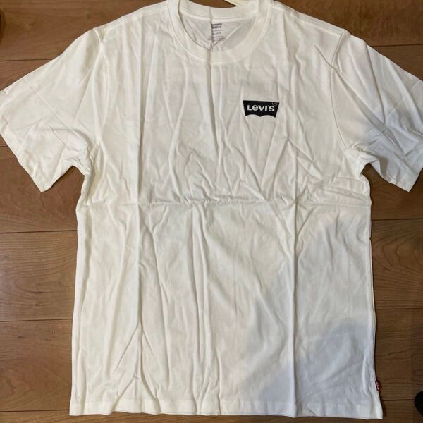 新品リーバイスTシャツ