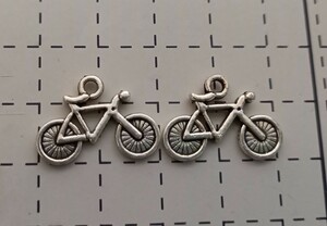 ☆自転車の チャーム　2個セット 銀古美☆彡