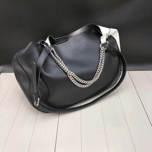 ◆ZARA◆ショルダーバッグ◆W38cm×D13cm×H27cm◆ホワイト×ブラック◆A-2401WE12◆