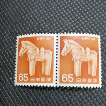 新動植物国宝切手　1967年シリーズ　はにわの馬　65円切手2連ブロック_画像1