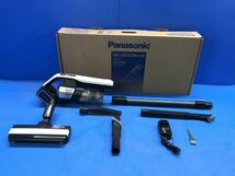 美品【 パナソニック / Panasonic 】充電式掃除機【 MC-SBU530J-W 】クリーナー 取説付き 2019年製 掃除機 140_画像1