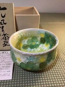 Art hand Auction Studio Yuzuriha Seto Ware Matcha-Schale Blumenmuster Wunderschöne Seto Ware Keramik Handbemalt Teezeremonie Utensilien Teetasse Blaue Farbe Blume Geschirr Tee Utensil Teeschale Kyoto Japanisches Geschirr G-Box, Seto, Utensilien für die Teezeremonie, Schüssel