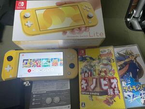 Nintendo Switch Lite イエロー ニンテンドースイッチライト 外箱 充電アダプター付 キノピオ隊長 ポケットモンスター ソード ２本付