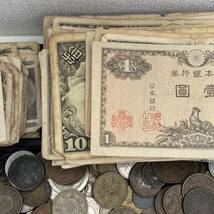 #38A【現状保管品】日本古銭 海外コイン まとめ 約1.5キロ 穴銭 中国 銀貨 銅貨 紙幣 レトロ アンティーク _画像3