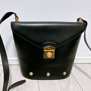 《美品》Ferragamo(フェラガモ)ショルダーバッグ