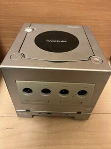 ★通電確認のみ　任天堂 Nintendo ゲームキューブ シルバー GAMECUBE ゲームボーイプレーヤー　動作未確認　現状販売　送料無料★