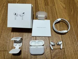 Apple Air Pods Pro エアポッズプロ　A2083　A2084　A2190 イヤホン☆ノイズキャンセリング 箱付き ☆訳あり☆送料無料　