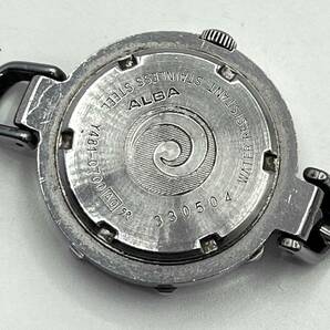 【電池切れ】SEIKO セイコー ALBA アルバ クォーツ 腕時計 黒文字盤 ミッキーマウス ラウンド ケースシルバー レディース Y481-0700の画像2