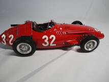 CMC 1/18 マセラティ 250F 1957 モナコGP Winner No.32　_画像3