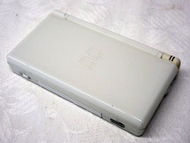 01K196 ニンテンドー DS Lite ホワイト 通電OK イタミあり 現状 部品取りなどに 売り切り_画像1
