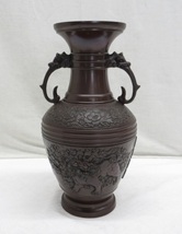 01Y043 【 中古品 】 真鍮製 花瓶 シーサー絵柄 詳細不明 [ 口径(約)12.5cm / 高さ(約)34cm / 底径(約)11cm ] 現状渡し_画像2