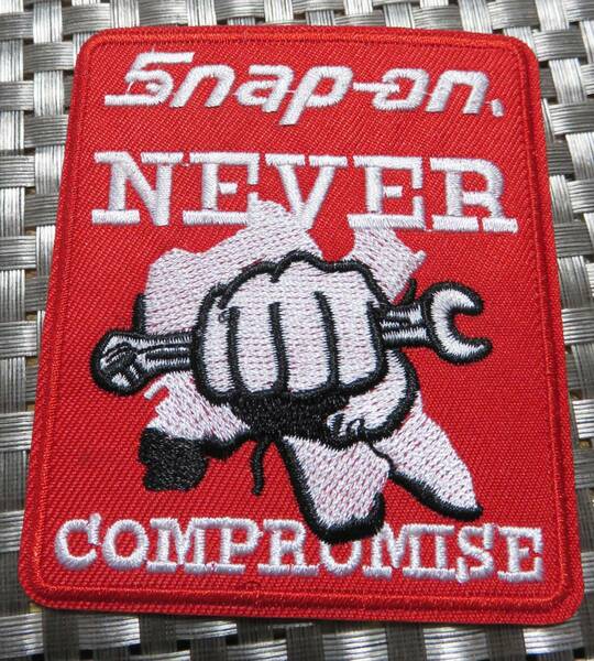 《赤SNC拳工具☆四角角丸》■新品Snap-on　スナップオン　刺繍ワッペン◇自動車　修理整備◆オートバイ バイク 二輪車 バイカー◇衣服DIY