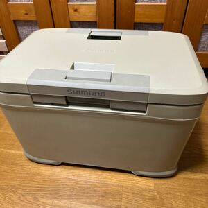 超美品　シマノ クーラーボックス 30L アイスボックス　NX-330V ベージュ