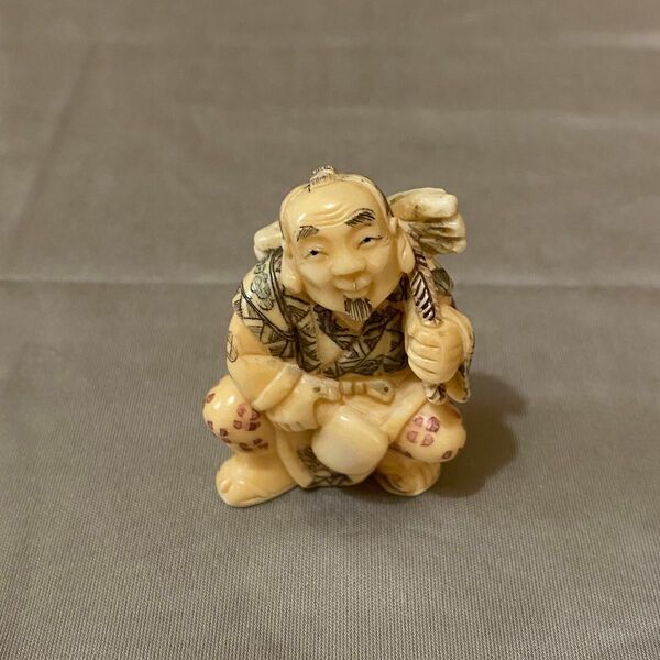 古美術 在銘 山口 カバ牙 根付 河馬 提げ物 Netsuke 人物 彫刻③