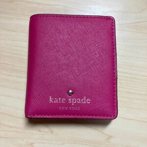 ケイトスペード　二つ折り　財布　Kate spade レザー コンパクトウォレット　レディース　ホック　小銭入れ　ドット柄