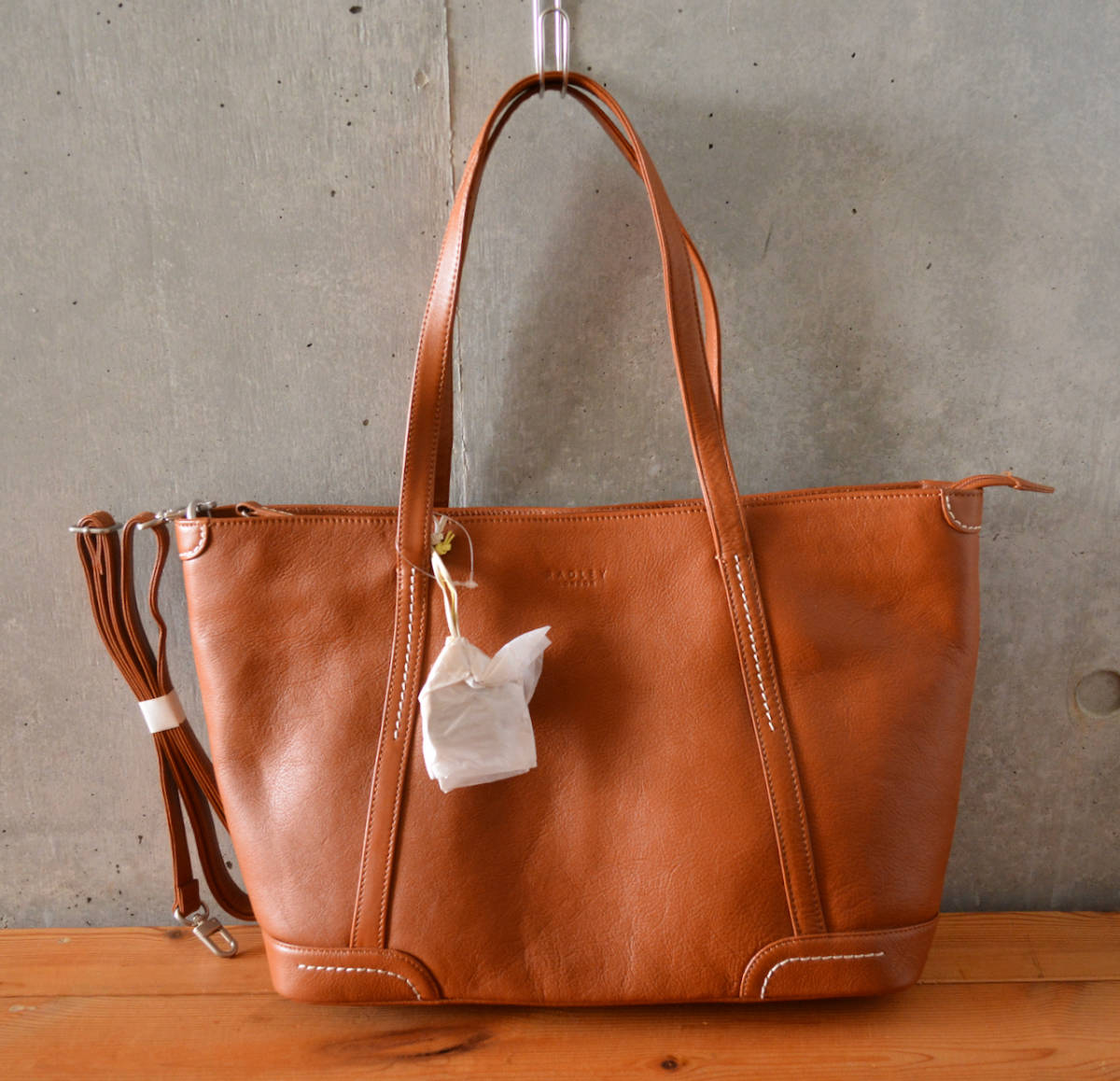 Yahoo!オークション -「radley london」(トートバッグ) (レディース Yahoo!オークション -「radley london」(トートバッグ) (レディース