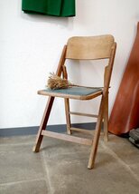 ○木製の折りたたみ椅子　可愛いグリーンの座面　レトロ　シャビー　ヴィンテージ　古道具のgplus広島 2401i_画像1