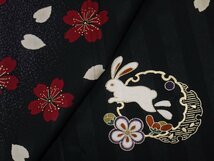 《花小袖》訪問着【やまと】黒地 雪輪に刺繍の白うさぎ 桜 四季の花_画像7