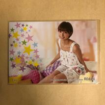 AKB48 篠田麻里子 2011 トレカ アイドル グラビア カード R044N タレント トレーディングカード_画像2