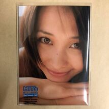 山崎真実 2006 ヒッツ トレカ アイドル グラビア カード 水着 ビキニ 047 タレント トレーディングカード_画像2