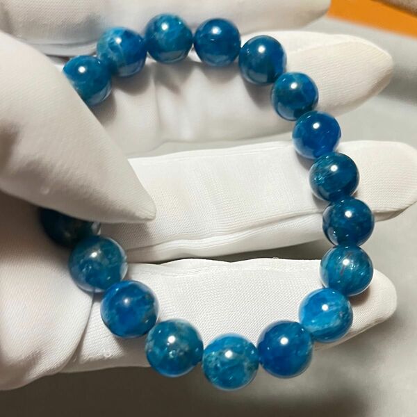 Natural Blue Apatite 石１つ１つを良く見て頂きたい。これ程美しいBlue Apatiteを集められました。