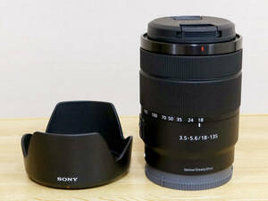 ☆ ソニー　E 18-135mm F3.5-5.6 OSS（SEL18135）フード付き 未使用新品　送料込み ☆