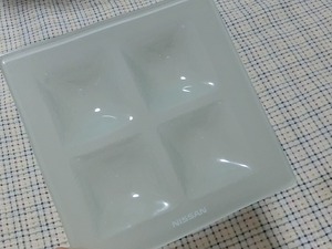 未使用 NISSAN 日産 ガラス　オリジナルプレート お皿　仕切り　小物入れ　