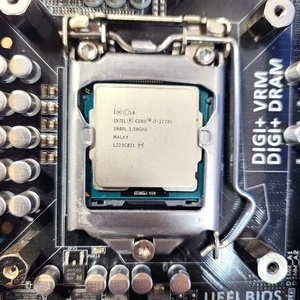 CPU INTEL インテル　CORE　i7-3770K　マザーボード ASUS P8Z77-V PRO　メモリ kingston HYPERX KHX21C11T1K2/8X 100s23-4685