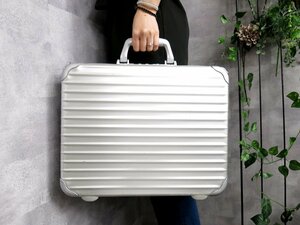 ●美品●RIMOWA リモワ●メンズ●アルミ●ブリーフ アタッシュケース●シルバー●A3 収納●ビジネス 書類 かばん●Js43081