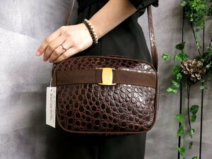 超美品●Salvatore Ferragamo フェラガモ●ヴァラ●ロゴ型押し●クロコダイル 型押し レザー●ショルダー バッグ●こげ茶●G金具●Js43412