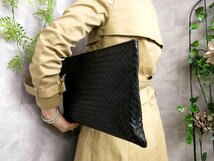 ●超美品●BOTTEGA VENETA ボッテガ ヴェネタ●メンズ●イントレチャート●レザー 本革●クラッチ バッグ●黒●A4 書類 ビジネス●Js43492_画像3