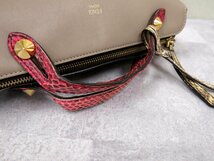 ●超美品●FENDI フェンディ●バイ ザ ウェイ●パイソン 本 ヘビ 革 レザー 本革●2way ハンド バッグ●グレー レッド●G金具●Js43479_画像5