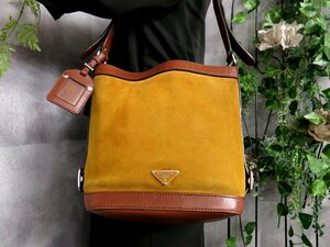 美品●PRADA プラダ●三角ロゴプレート●バイカラー●スエード カーフ レザー●ショルダー バッグ●ブラウン マスタードイエロー●Js43886