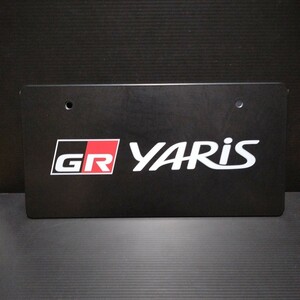 ● トヨタ「GR YARIS ナンバープレート 1枚」※汚れあり　　プレート TOYOTA プリント 装飾 ナンバー マスコット　展示 化粧　GR ヤリス