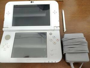 【送料無料】【匿名配送】【箱説有】New Nintendo 3DSLL（パールホワイト）＋純正ACアダプター　ニンテンドー3DSLL