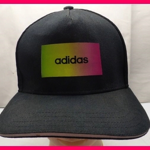 送料無料★アディダス・キャップ OSFX＝メンズL/LL程度 スナップバックで調整OK ブラック adidasグラデーションカラーロゴが素敵 帽子の画像1