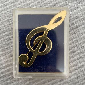 ト音記号ブローチ