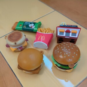 マクドナルド ハンバーガー ビッグマック　BIG MACハッピーセット キーホルダー ストラップ フィギュア　食品サンプル　ミニチュア