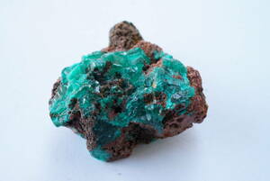 稀少！ダイオプテーズ 29.8ct カザフスタン カランディ州 altyn tyube産 翠銅鉱 Dioptase 天然石 原石 鉱物 標本 希少石