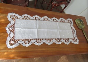  bobbin race hand embroidery table runner #z-001