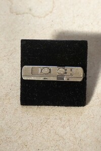 ミノックス MINOX 銀無垢ピンバッジ 925 BALLOU社製キャッチ付き 925 SILVER スパイカメラ レアなアイテム ノベルティー 非売品