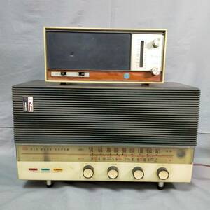 561/25　192794　ナショナルラジオ　EA-685　レトロラジオ　詳細不明　2台　セット　おまとめ　オーディオ機器　アンティーク