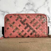 ★【極美品！希少！】 BOTTEGA VENETA ボッテガヴェネタ イントレチャート 長財布　パイソン　コーラルピンク系　定価7.8万 474_画像2